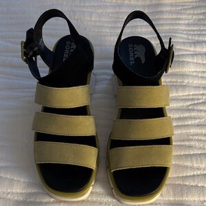 Sorel Joanie III Ankle Strap Olive and Black Strappy Sandals Size 10 EUC